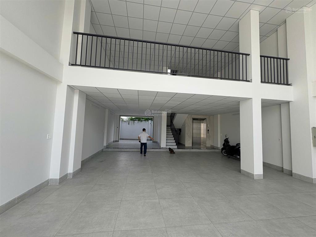 Cho thuê mặt bằng kinh doanh quận 7 diện tích lớn, lối đi riêng, giá tốt