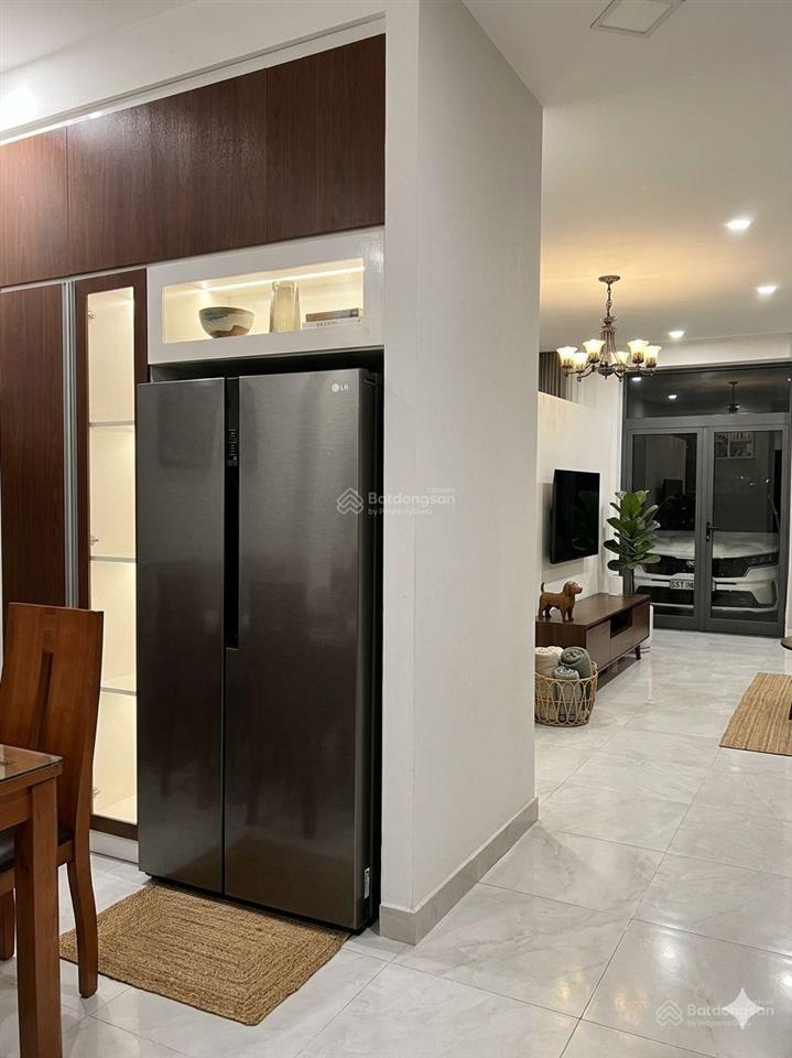 Bán nhà 3 tầng. mặt tiền đường số, 4 phòng ngủ. 5 toilet. giá 12,9 tỷ. sổ hồng hoàn công chính chủ.