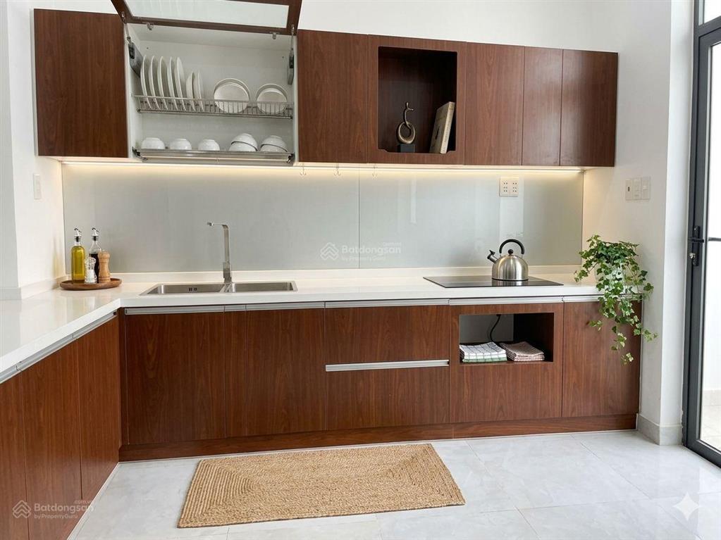 Bán nhà 3 tầng. mặt tiền đường số, 4 phòng ngủ. 5 toilet. giá 12,9 tỷ. sổ hồng hoàn công chính chủ.