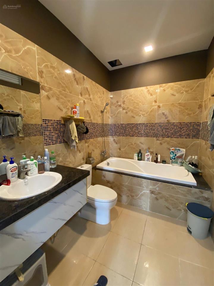 Bán nhà 3 lầu 5 phòng ngủ 6 toilet sổ hồng hoàn công chính chủ giá 12,8 tỷ
