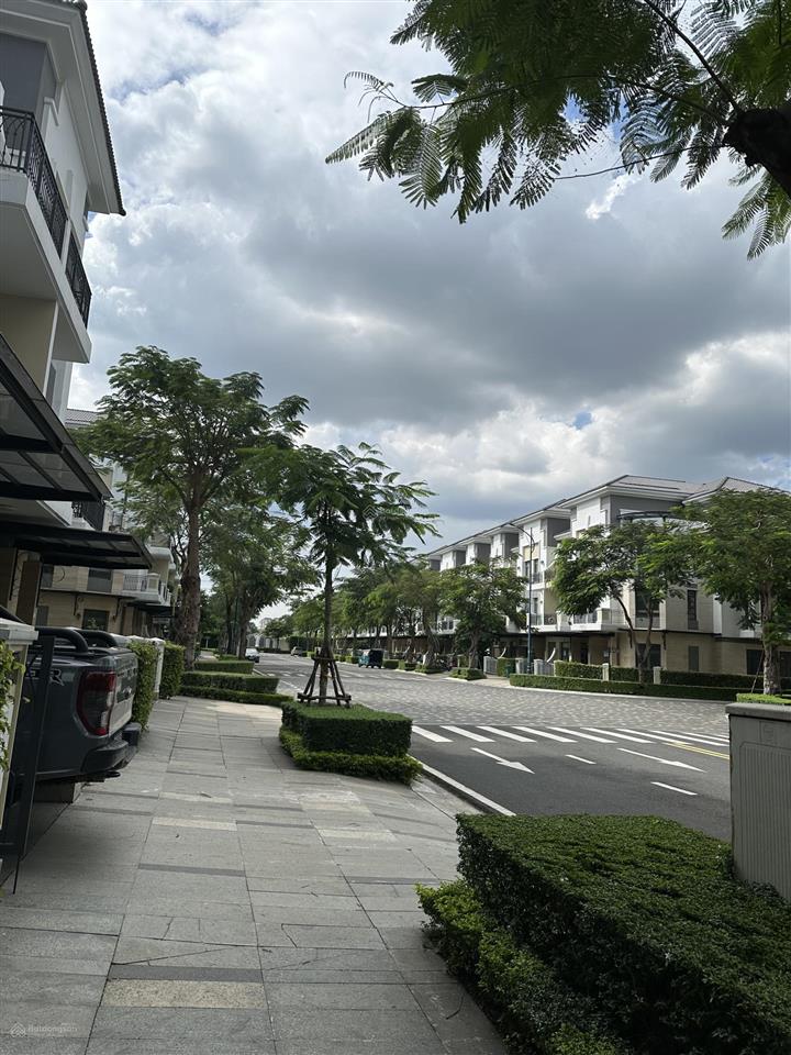 Bán nhanh căn verosa park 5x20 trục 24m thiết kế 3 tầng giá 17 tỷ hàng hiếm