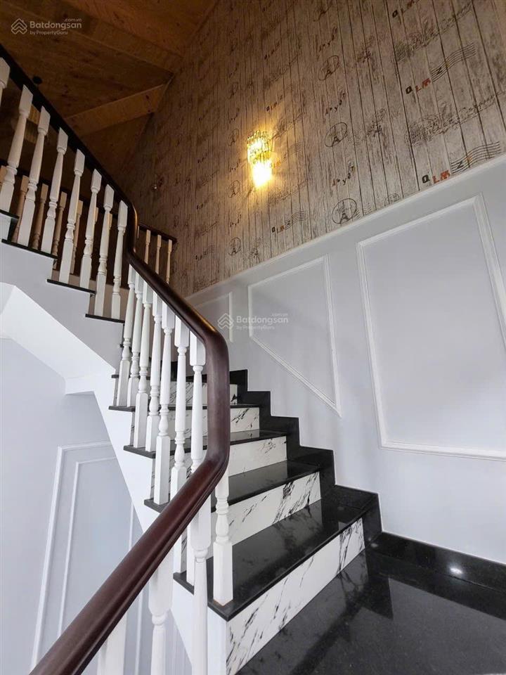 Bán gấp căn verosa park dt 6x17m full nội thất trệt 3 lầu giá 18.5 tỷ nhà trống