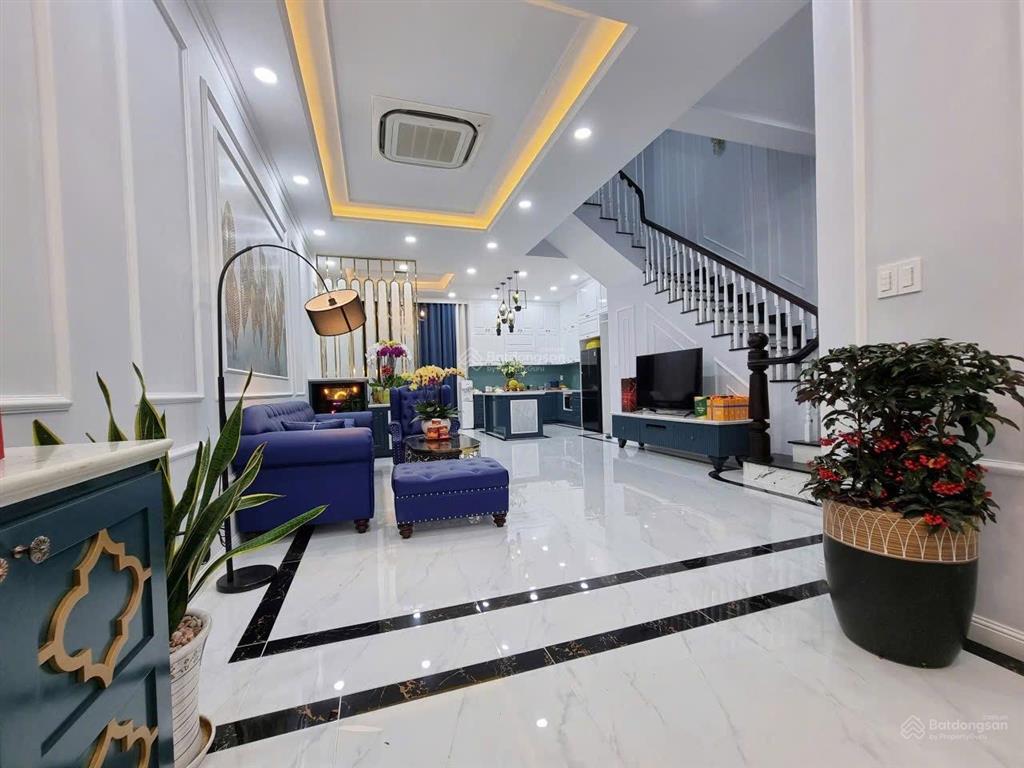 Bán gấp căn verosa park dt 6x17m full nội thất trệt 3 lầu giá 18.5 tỷ nhà trống