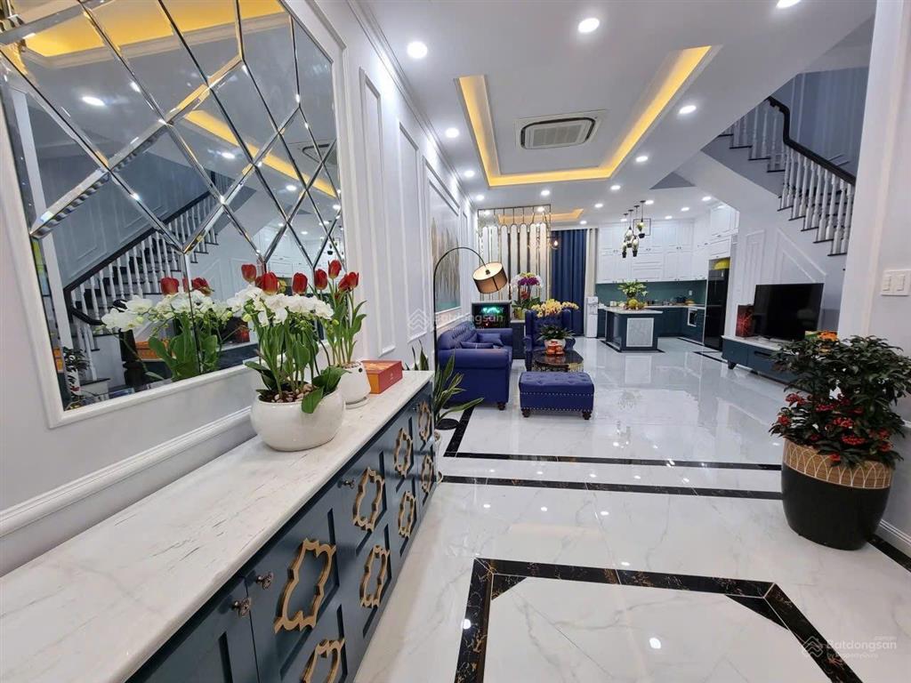 Bán gấp căn verosa park dt 6x17m full nội thất trệt 3 lầu giá 18.5 tỷ nhà trống