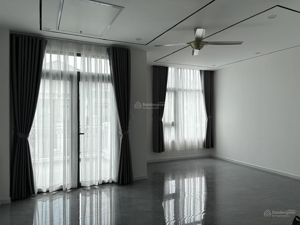 Cho thuê verosa park sân vườn 6x18 đầy đủ nội thất giá 30tr hd lâu dài