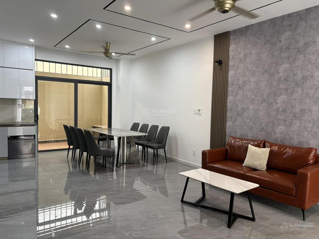 Cho thuê verosa park sân vườn 6x18 đầy đủ nội thất giá 30tr hd lâu dài