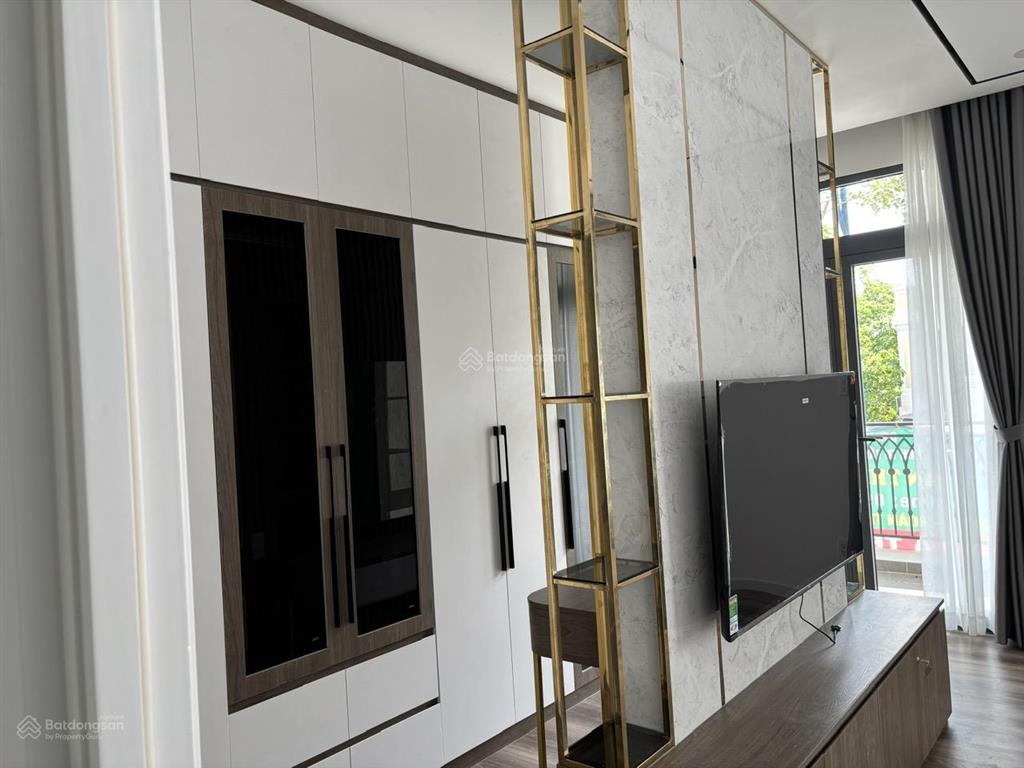 Cho thuê verosa park sân vườn 6x18 đầy đủ nội thất giá 30tr hd lâu dài