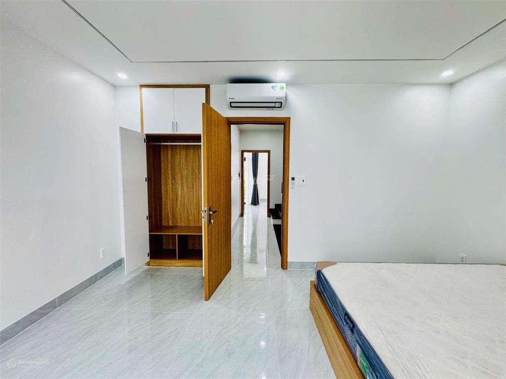 Cho thuê nhà verosa mới 100% chưa ở, full nội thất, giá 30tr / tháng, hd lâu dài.