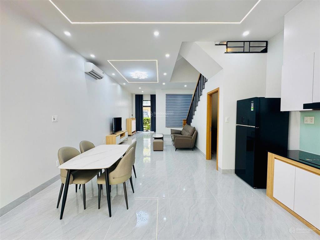 Cho thuê nhà verosa mới 100% chưa ở, full nội thất, giá 30tr / tháng, hd lâu dài.