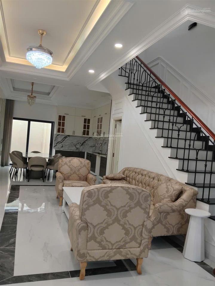 Cho thuê nhà verosa park khang điền, dt 5x20 trục đường to, giá 40tr hd lâu dài.