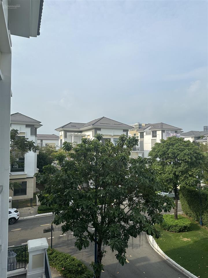 Bán căn bt mini song lập 8x20 giá 25,8 tỷ view đẹp dự án, nhà thô hoàn thiện ngoài thô trong.