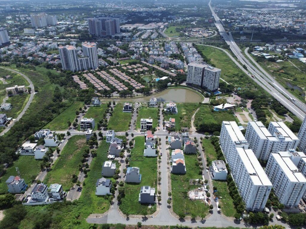 Bán gấp lô đất kdc nam phan đỗ xuân hợp sát global city. dt 9x16. giá 13.5 tỷ vị trí đẹp thoáng.