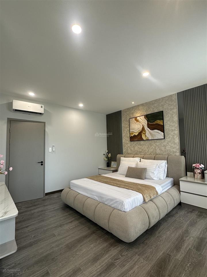 Cho thuê nhà verosa, nhà mới đẹp, dt 6x17, giá 45tr, bao phí ql, trục đường to.