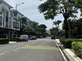 Cho thuê nhà verosa, nhà mới đẹp, dt 6x17, giá 45tr, bao phí ql, trục đường to.