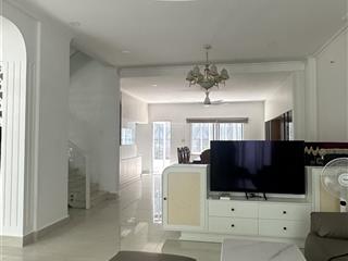 Cho thuê căn villa park nhà mới, dt 8x20m full nt, giá 40tr/tháng. thiết kế 4  5pn, xem nhà 24/7