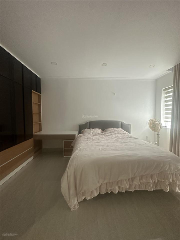 Cho thuê căn villa park nhà mới, dt 8x20m full nt, giá 40tr/tháng. thiết kế 4  5pn, xem nhà 24/7