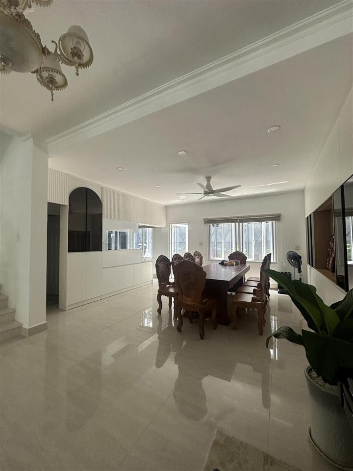 Cho thuê căn villa park nhà mới, dt 8x20m full nt, giá 40tr/tháng. thiết kế 4  5pn, xem nhà 24/7