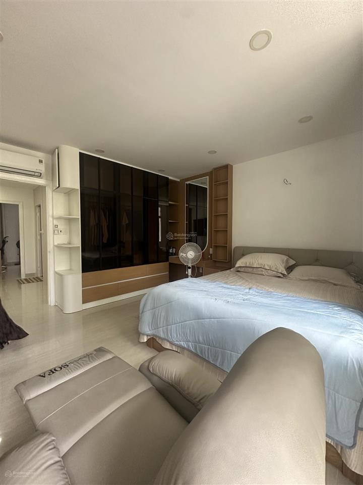 Cho thuê căn villa park nhà mới, dt 8x20m full nt, giá 40tr/tháng. thiết kế 4  5pn, xem nhà 24/7