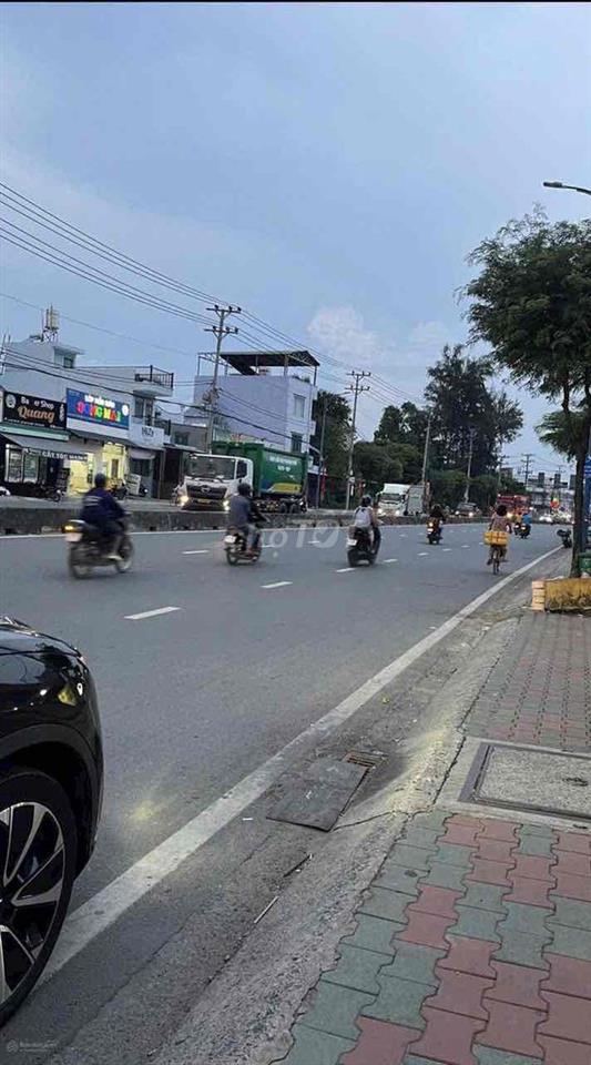 Cho thuê kho ,xưởng 900m2.Mặt Tiền Đặng Thúc Vịnh .Hocmon