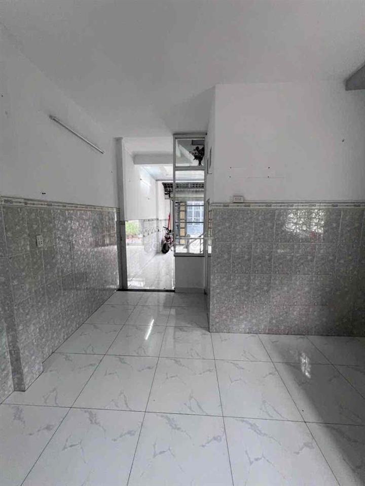 Bán Nhà vị trí siêu Đẹp Ngay trường học .4x13m.xây 2 Tầng hẻm 7m thông