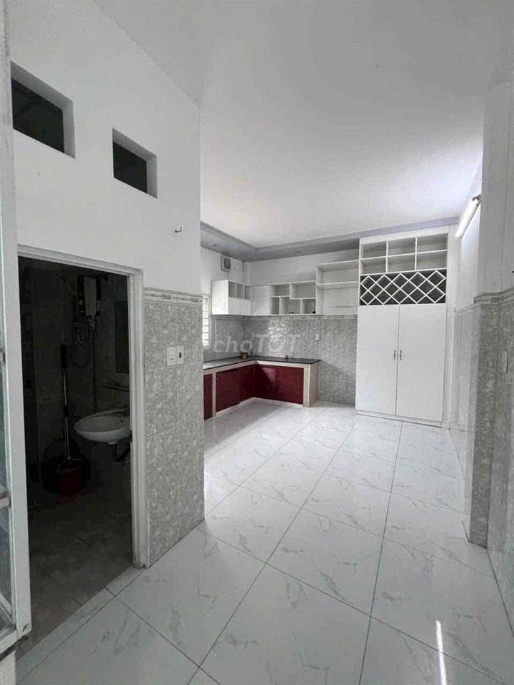 Bán Nhà vị trí siêu Đẹp Ngay trường học .4x13m.xây 2 Tầng hẻm 7m thông