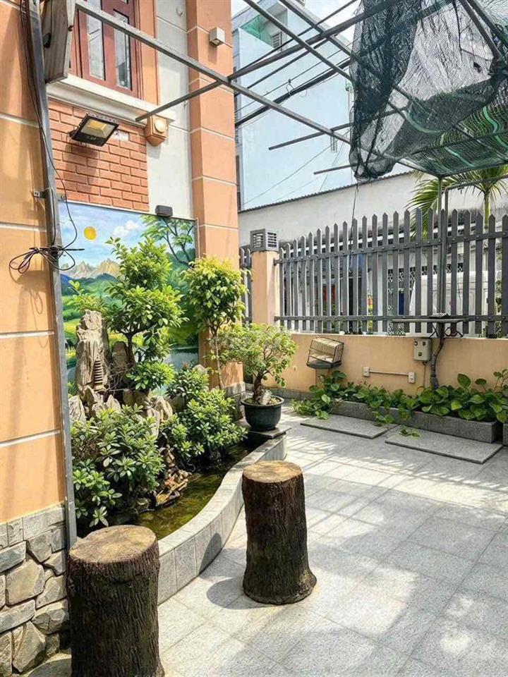 Cho thuê Biệt thự Đẹp 3 Tầng Góc 2 Mặt Tiền Gần chợ .P .Hiệp Thành.Q12