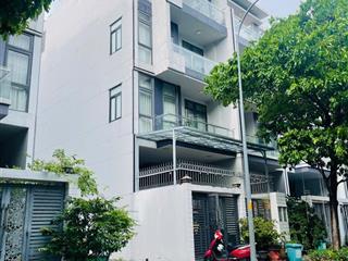 Căn liền kề shophouse có lối thông hành, đ lớn 16m cho thuê 38tr/th có thang máy 105m2, sổ hồng