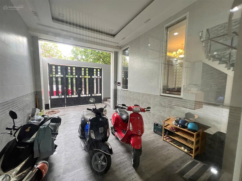 Cho thuê biệt thự 3 lầu sân thượng nội thất đầy đủ ở và văn phòng cty dài hạn