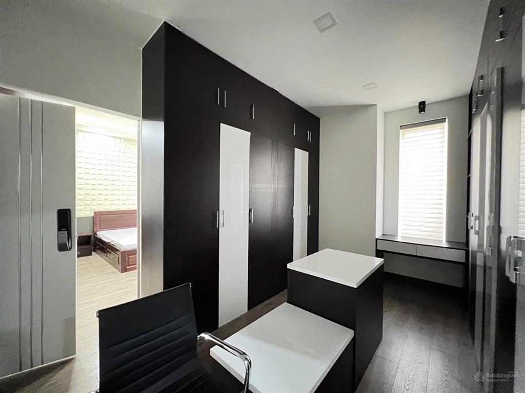 Cho thuê biệt thự 3 lầu sân thượng nội thất đầy đủ ở và văn phòng cty dài hạn