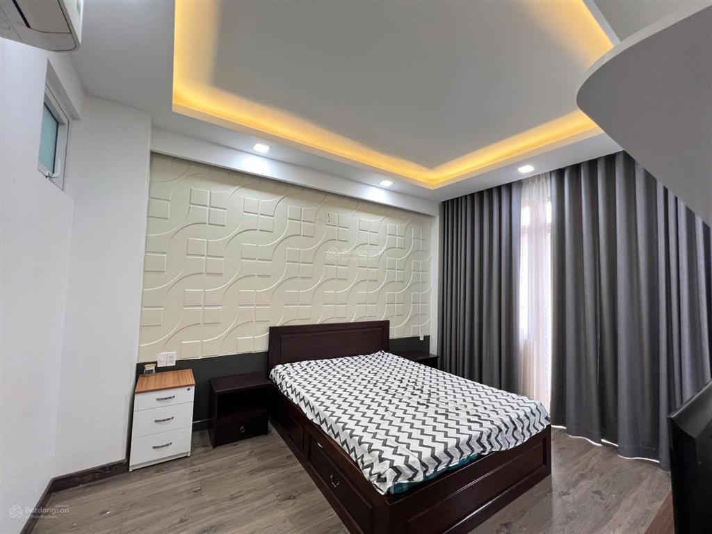 Cho thuê biệt thự 3 lầu sân thượng nội thất đầy đủ ở và văn phòng cty dài hạn
