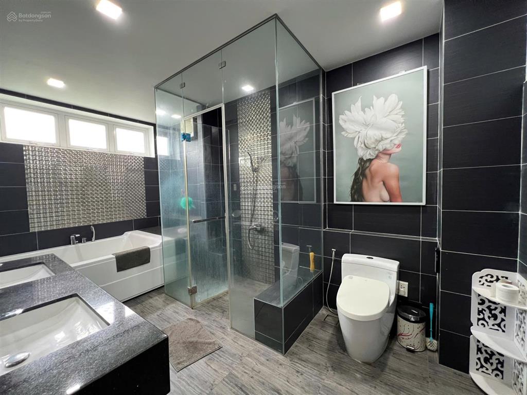 Cho thuê biệt thự 3 lầu sân thượng nội thất đầy đủ ở và văn phòng cty dài hạn