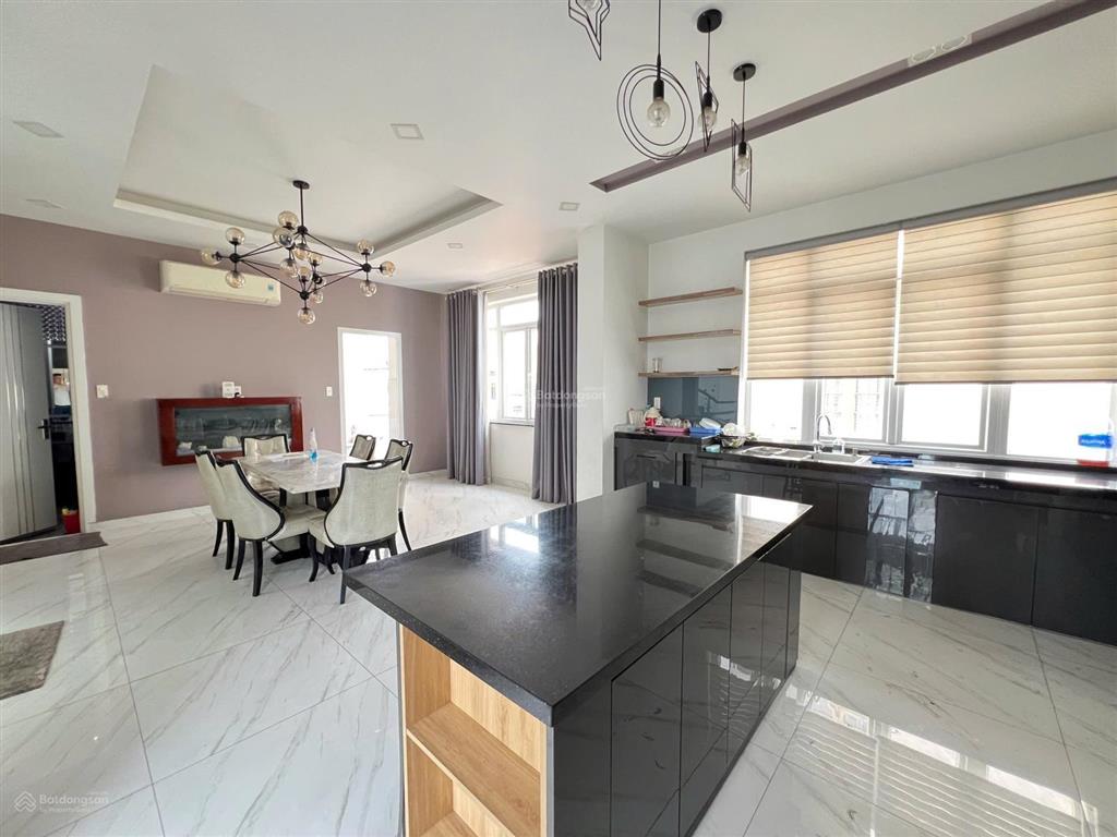 Cho thuê biệt thự 3 lầu sân thượng nội thất đầy đủ ở và văn phòng cty dài hạn