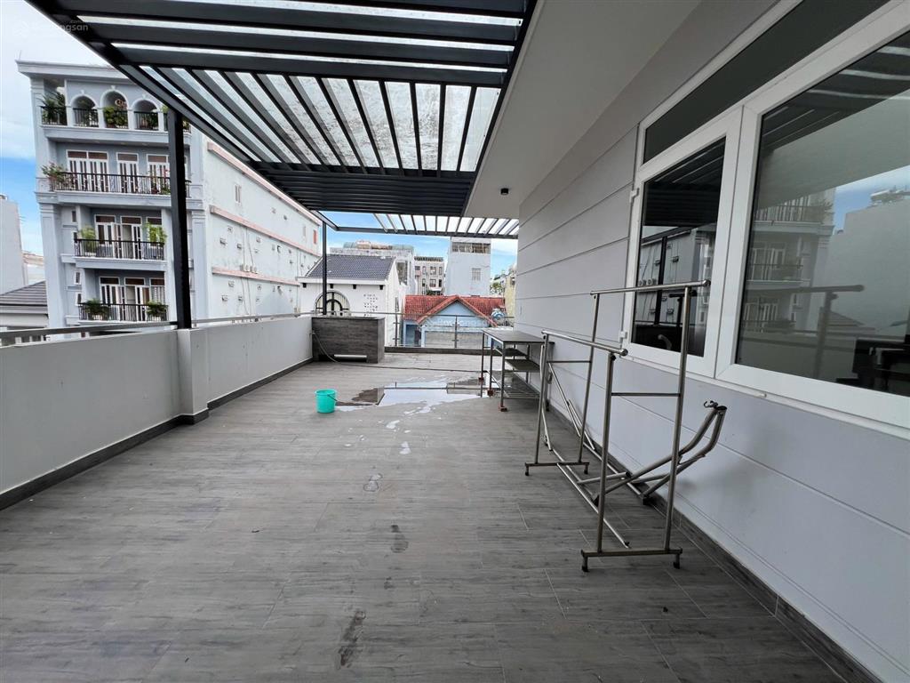 Cho thuê biệt thự 3 lầu sân thượng nội thất đầy đủ ở và văn phòng cty dài hạn