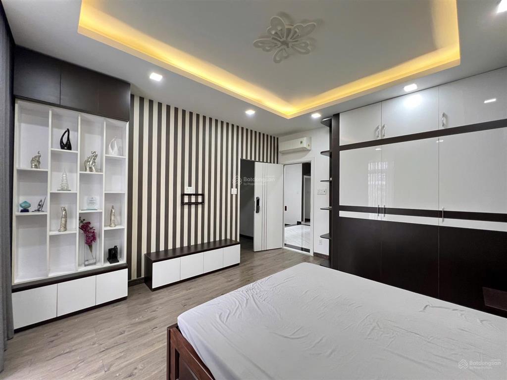 Cho thuê biệt thự 3 lầu sân thượng nội thất đầy đủ ở và văn phòng cty dài hạn