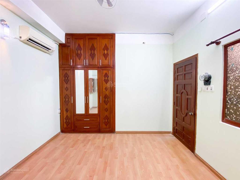 Cho thuê phòng 23m2 cạnh trường đại học marketing, gần kcx tân thuận, q7  0987 899 ***