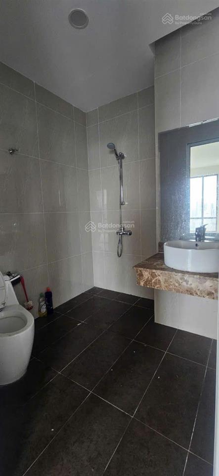 Văn phòng golden king pmh 58m² có sẵn máy lạnh âm trần.  0909 448 *** ms hiền