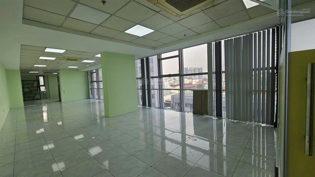 Văn phòng luxcity 528 huỳnh tấn phát 126m2 giá 18tr/tháng căn góc.  0909 448 *** thu hiền