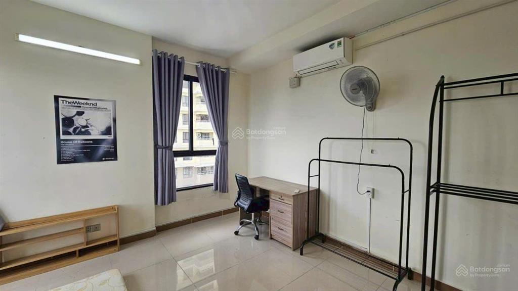 Căn hộ eratown 161m2 4pn 4wc gần đủ nội thất, nhà mới đẹp giá 13tr.  0909 448 *** thu hiền