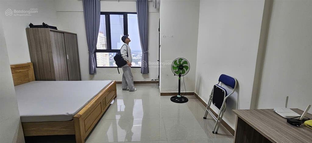 Căn hộ eratown đức khải 161m2 có nội thất giá thuê 14tr còn thương lượng. 0909 448 *** thu hiền