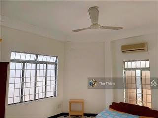 Bán căn hộ 2 phòng ngủ chung cư b2, phường 3, quận 4, 90m2 view đẹp thoáng mát  0908 155 ***
