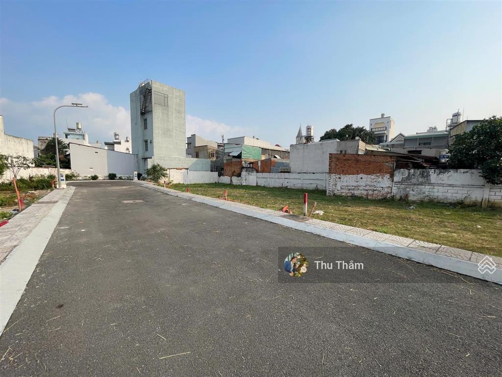 Bán đất nền dự án hoàng gia luxury ii, 80m2, giá 8,7 tỷ, sổ hồng riêng  0908 155 ***