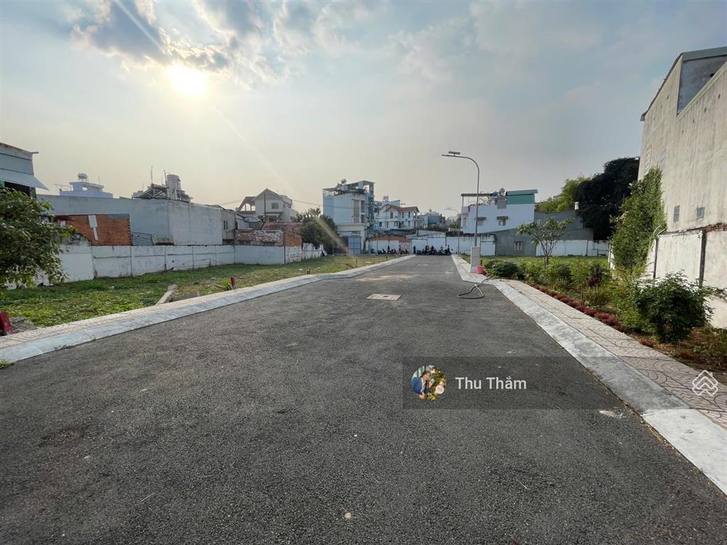 Bán đất nền dự án hoàng gia luxury ii, 80m2, giá 8,7 tỷ, sổ hồng riêng  0908 155 ***