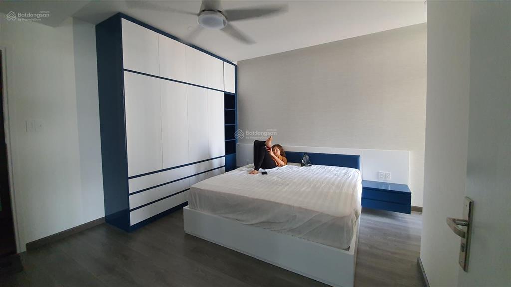 Bán căn hộ 2 phòng ngủ, full nội thất nhà mới đẹp, 89m2, giá 8 tỷ,  0908 155 ***
