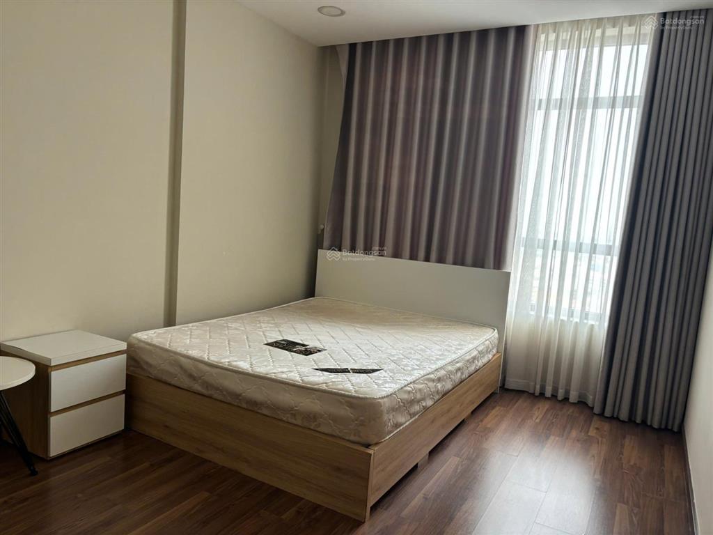 Hot! cho thuê căn hộ 2 phòng ngủ chung cư de capellla, 89m2, full nội thất, view landmark 81!