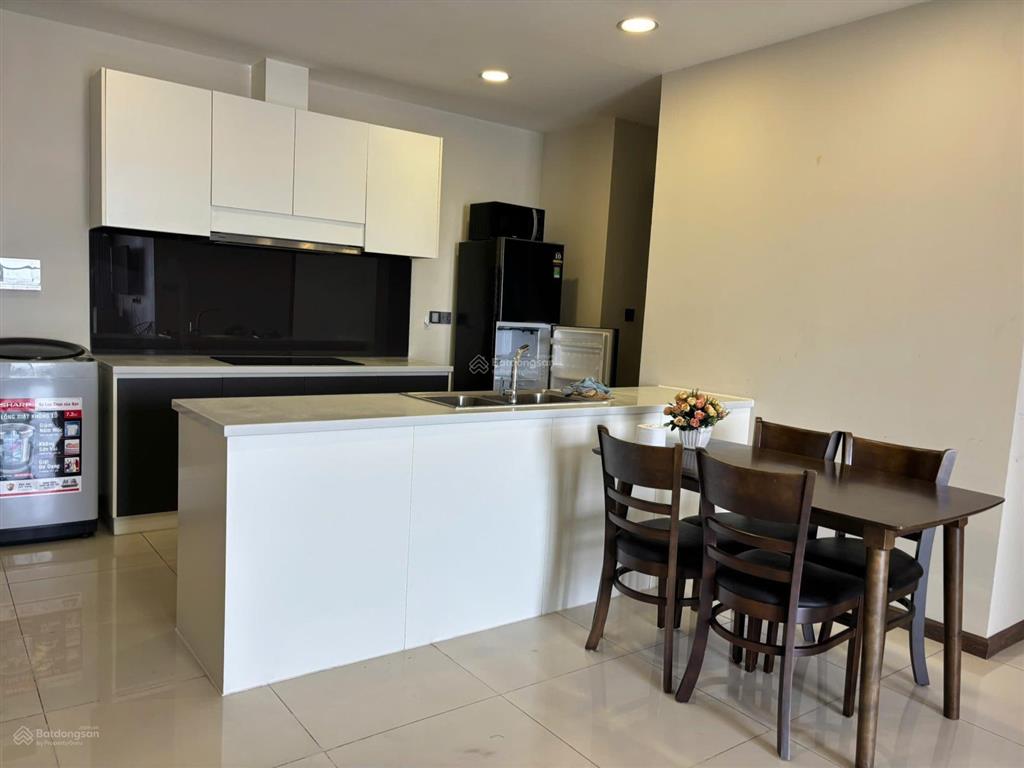 Hot! cho thuê căn hộ 2 phòng ngủ chung cư de capellla, 89m2, full nội thất, view landmark 81!