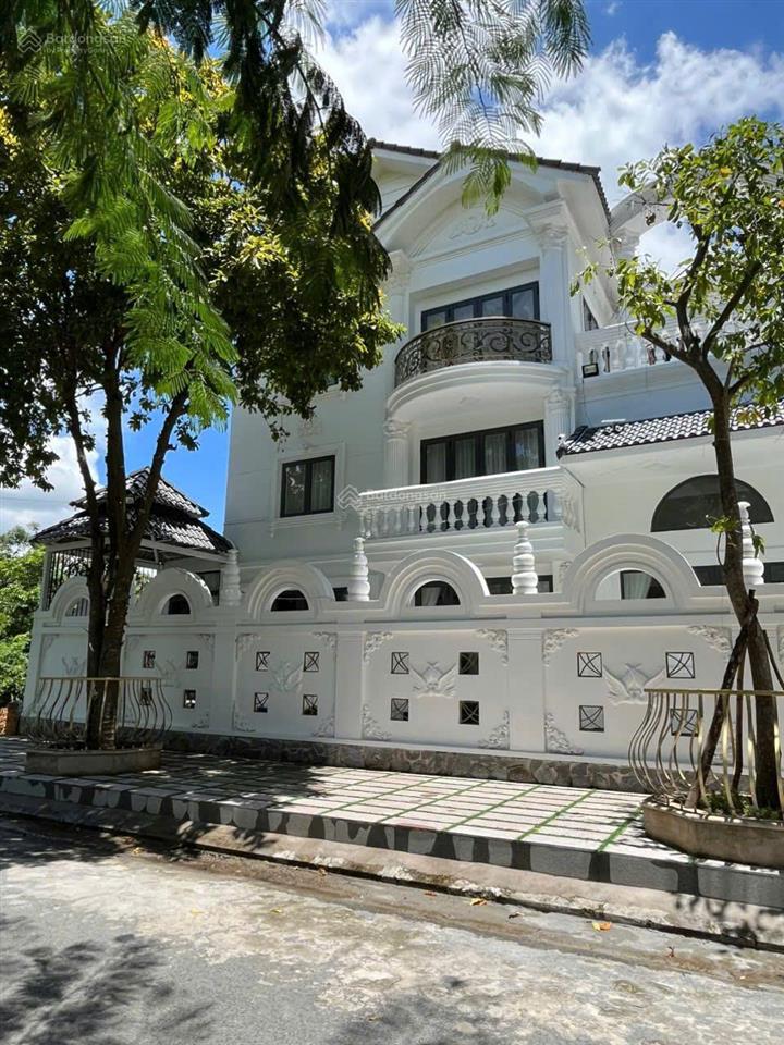 Bán biệt thự kdc 13e làng việt kiều, xã bình hưng, hồ chí minh, 203m2, căn góc!  0908 155 ***