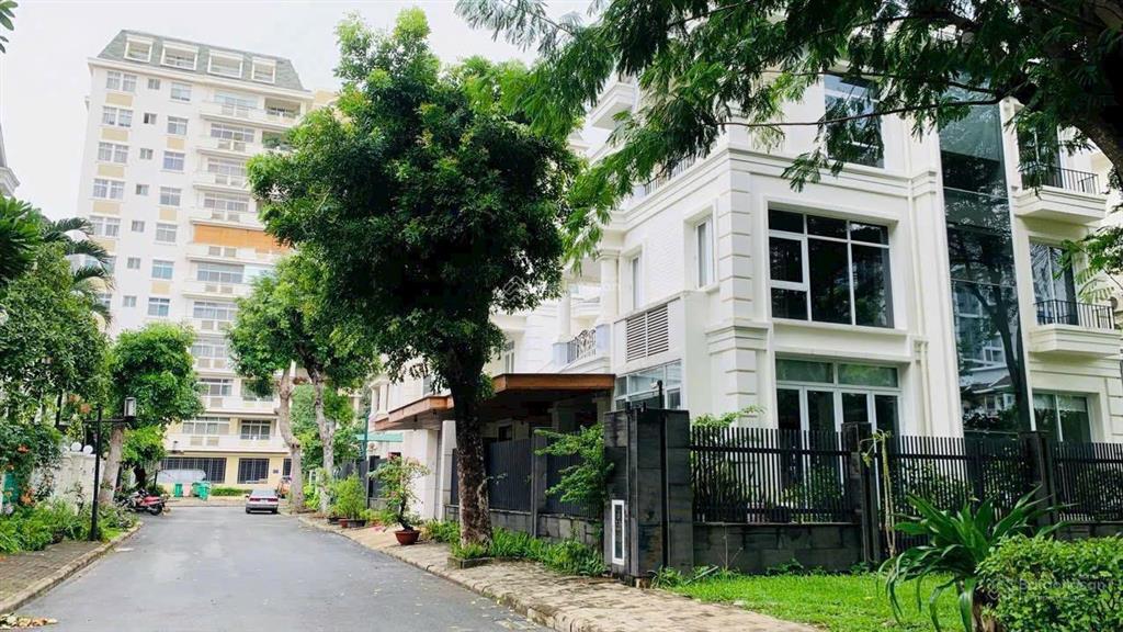 Bán gấp bt 2 tầng, 6pn, 6vs, 496m2 tại phú mỹ hưng, q7, 145 tỷ vnd