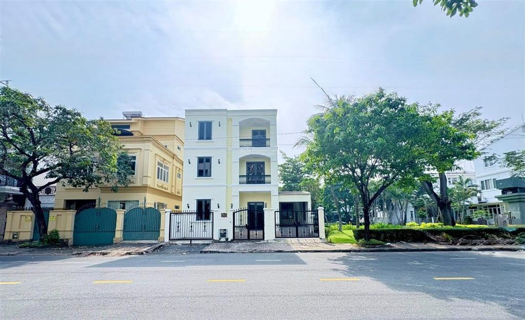 Bán bt siêu hời tại khu phố nam thông i, 68 tỷ, 198m2, góc công viên đường lớn. 0917 554 *** lợi