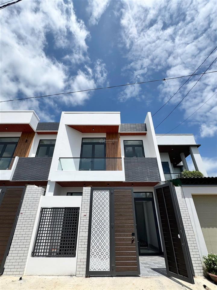 Bán nhà h đơk y wang nối dài, eakao, daklak. dt 78,6m2 2 lầu full nội thất chỉ 2,450 tỷ 0933 566 ***
