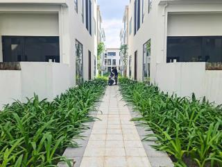 Cần bán căn nhà phố kiểu xẻ khe ngay dự án t&t của thái sơn, long an